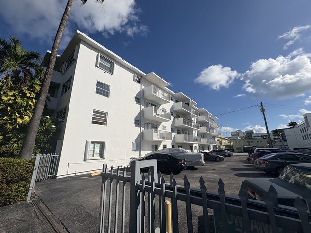 525 Meridian condo photo 2